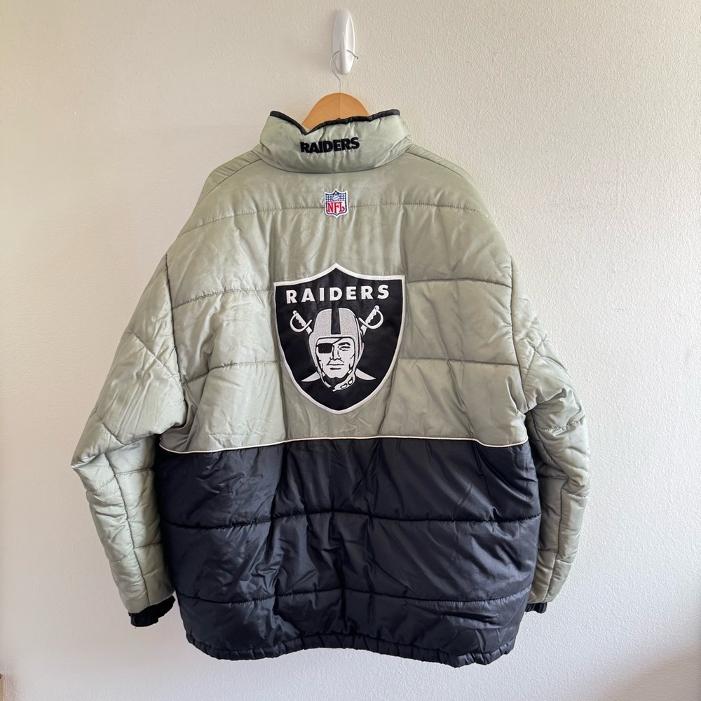 Vintage Reebok NFL Oakland Raiders Puffer Men’s Jacket  Size XL Sleeve Pockets